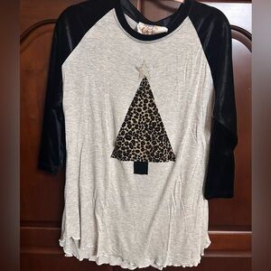 The cutest Christmas tee!